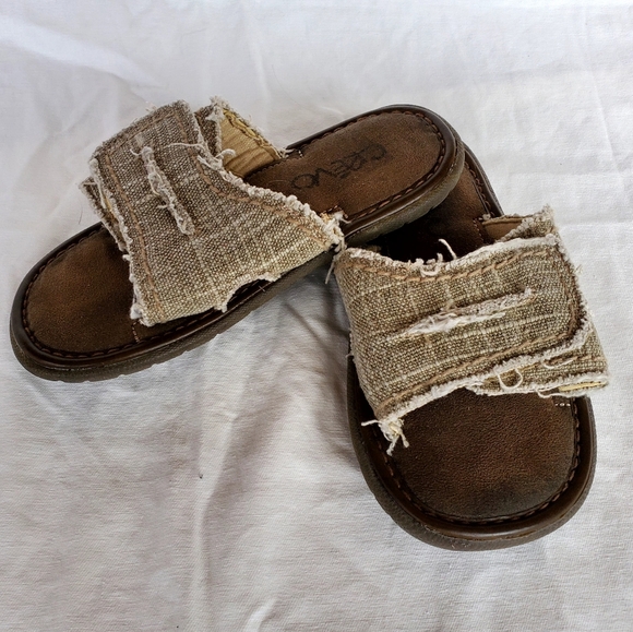 Crevo Toddler Boys Beige Slide Sandals Size 11 - Picture 2 of 6